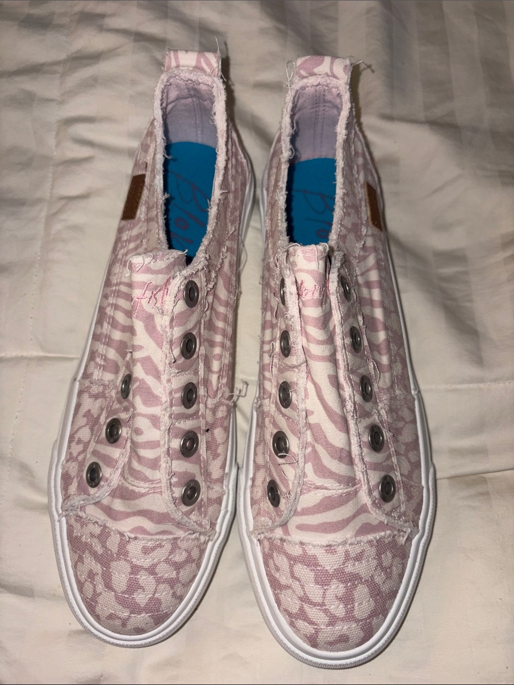 Trendy Women's Blowfish Slip-On Canvas Sneakers in Light Pink Pattern🔥